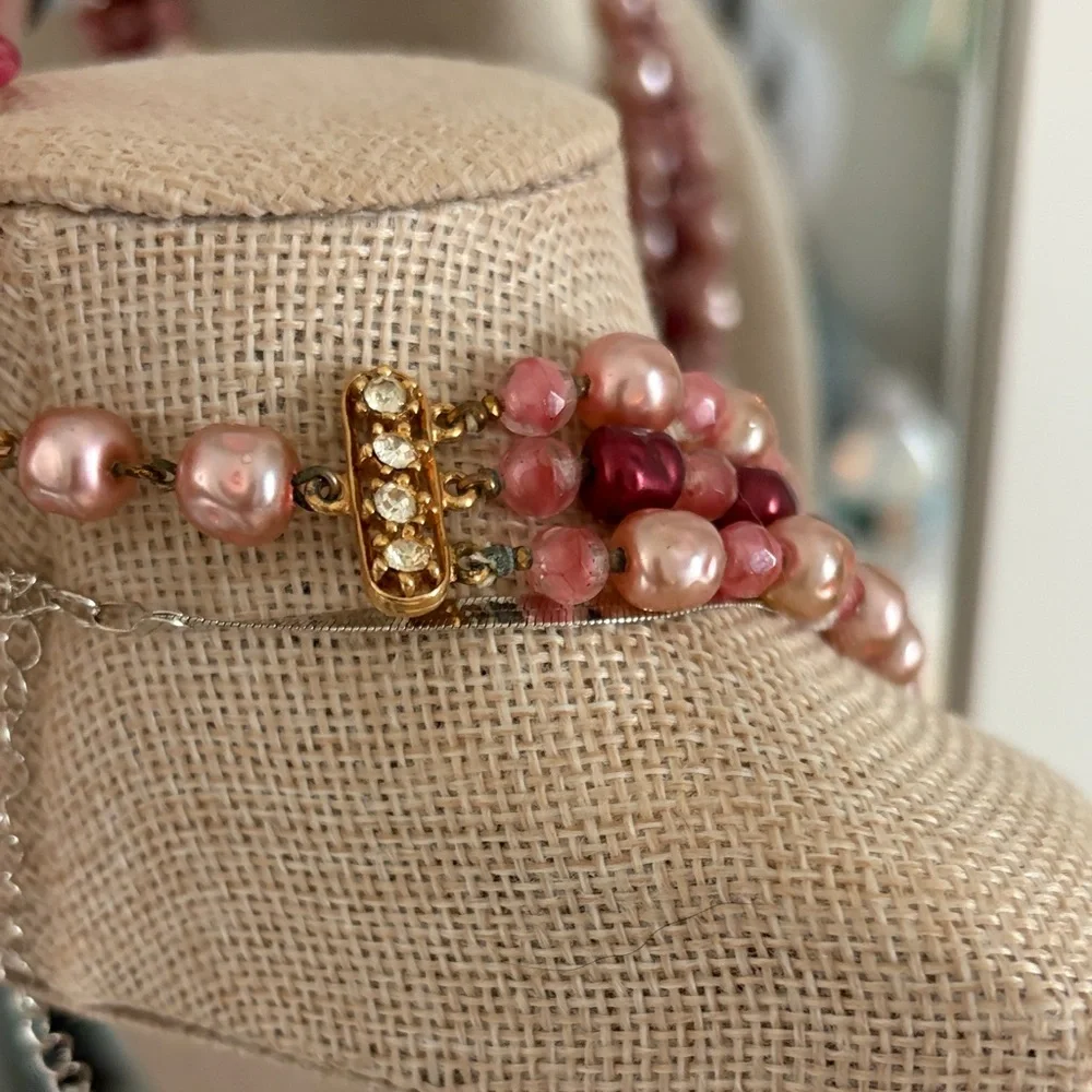 Glass and Acrylic Pink Pearl necklace - Picture 3 of 6